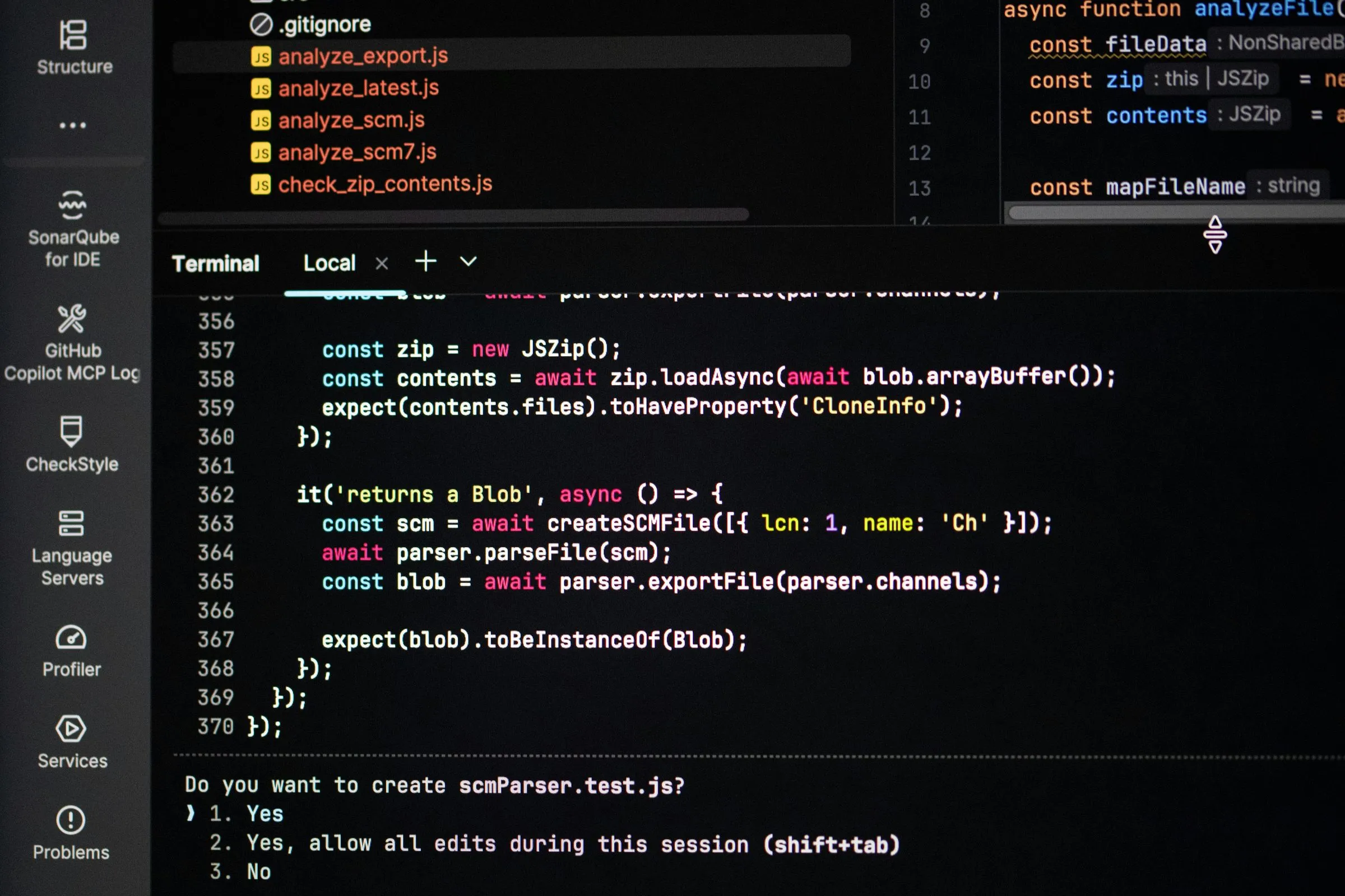 Terminal in der IDE: Claude Code fragt vor dem Anlegen einer Testdatei nach Freigabe