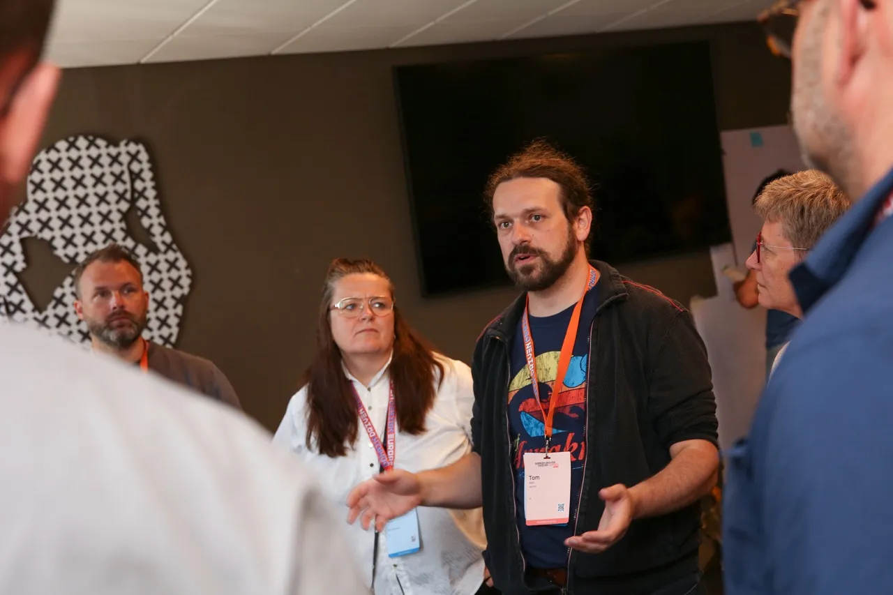 Wardley Mapping Facilitator erklärt Evolution-Achse und Komponentenpositionierung