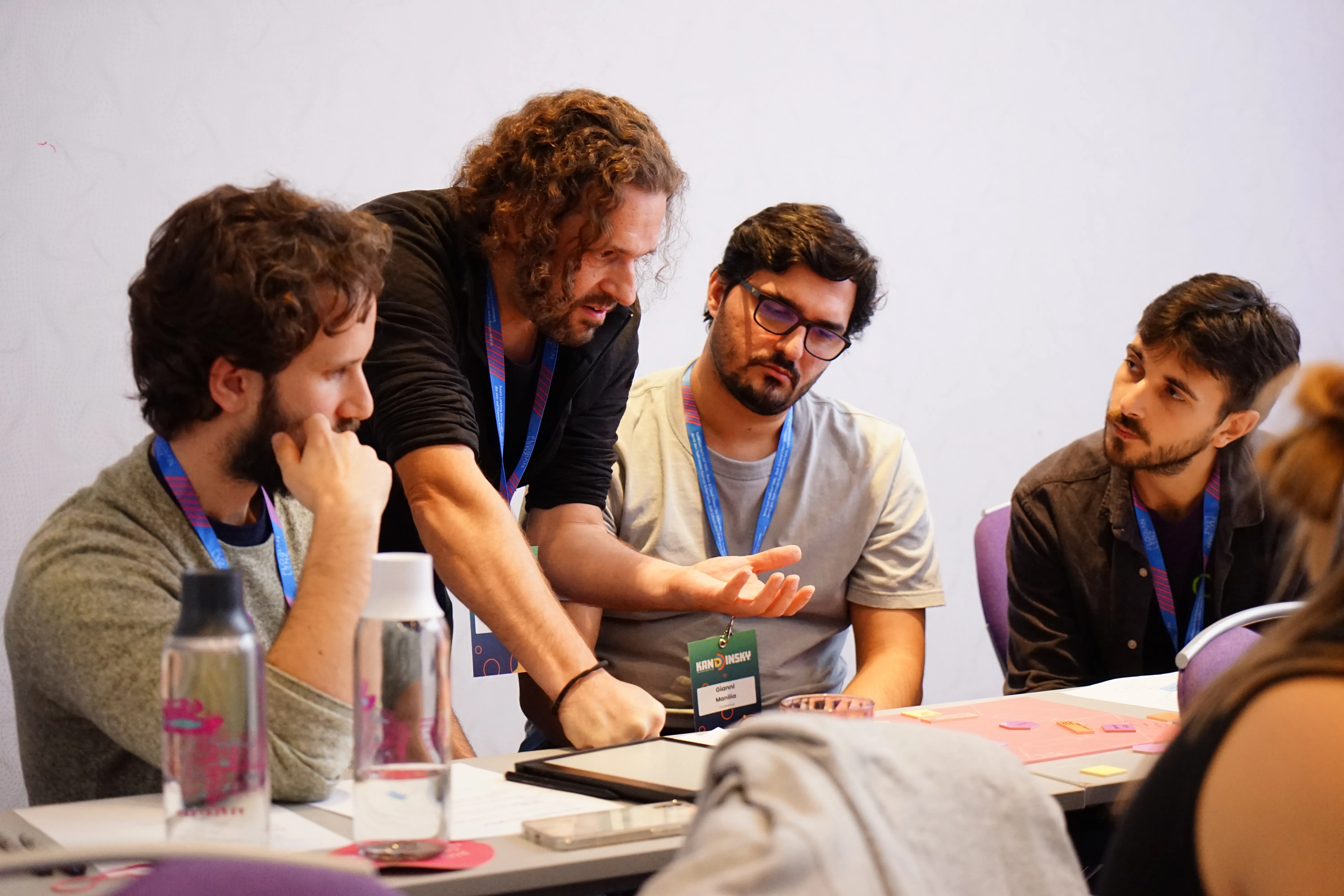 Vertiefende Gruppenanalyse architektonischer Entscheidungen im HexArch-Workshop